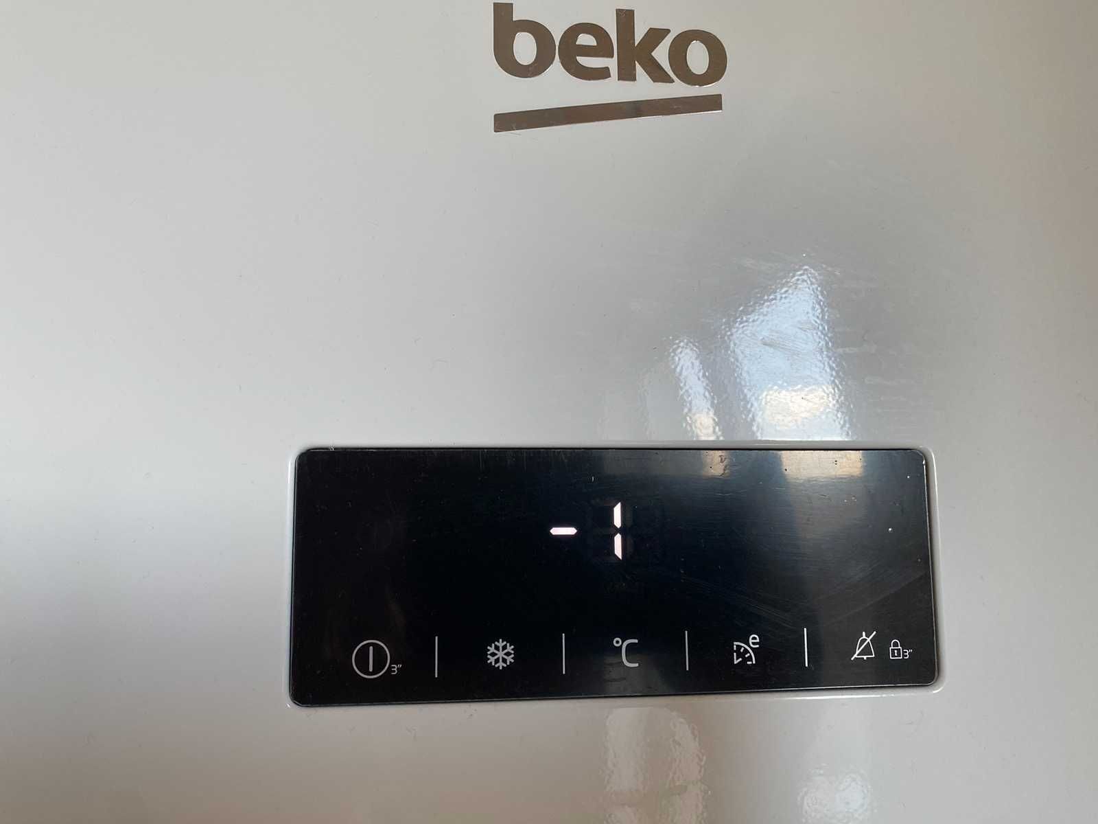 Морозильна камера Beko RFNE448E35W