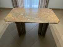 Mesa em granito castanho