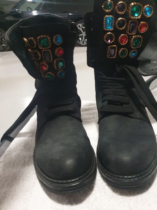 Botas de camurça da marca Emanuelle Vee, usados apenaa 2 vezes