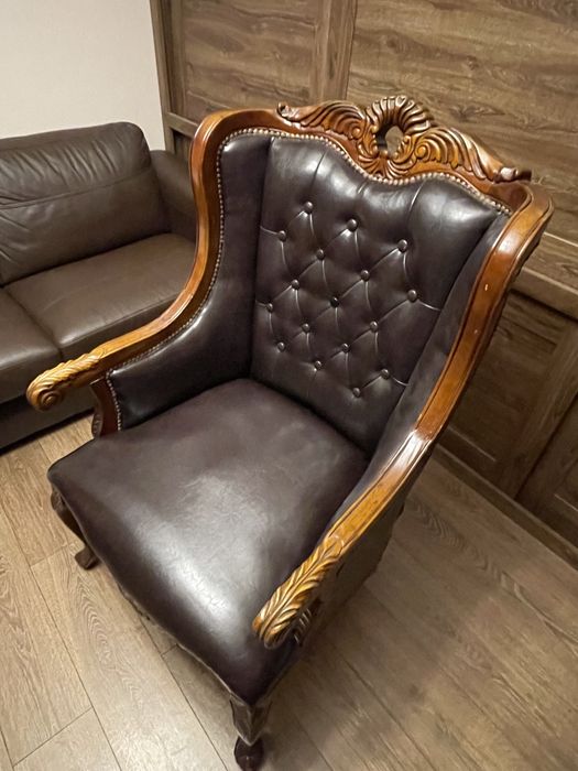 Fotel drewniany skórzany stylowy