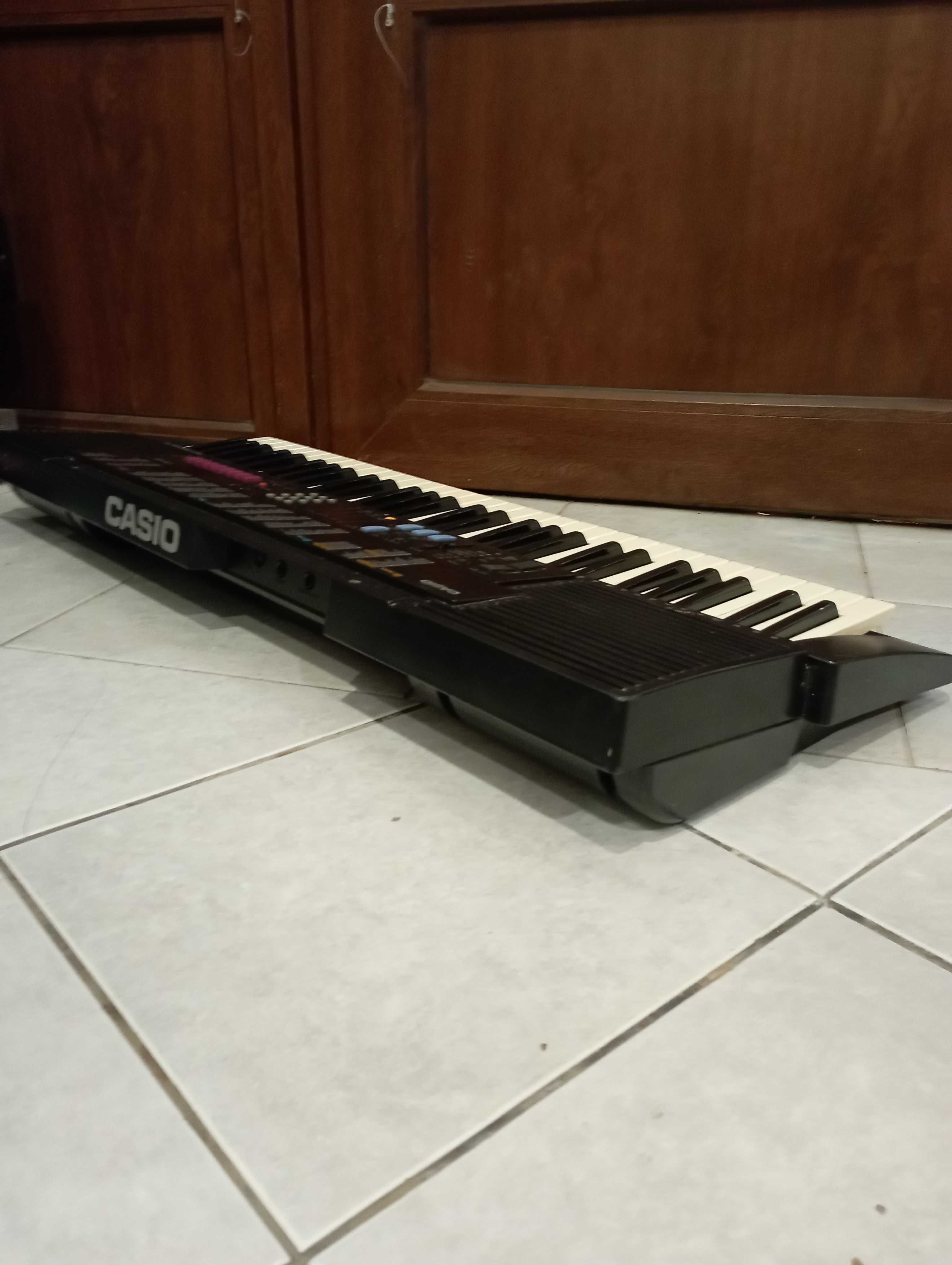 Keyboard Casio CTK-630 z zasilaczem, 5 oktaw, dużo programów, stan ok.