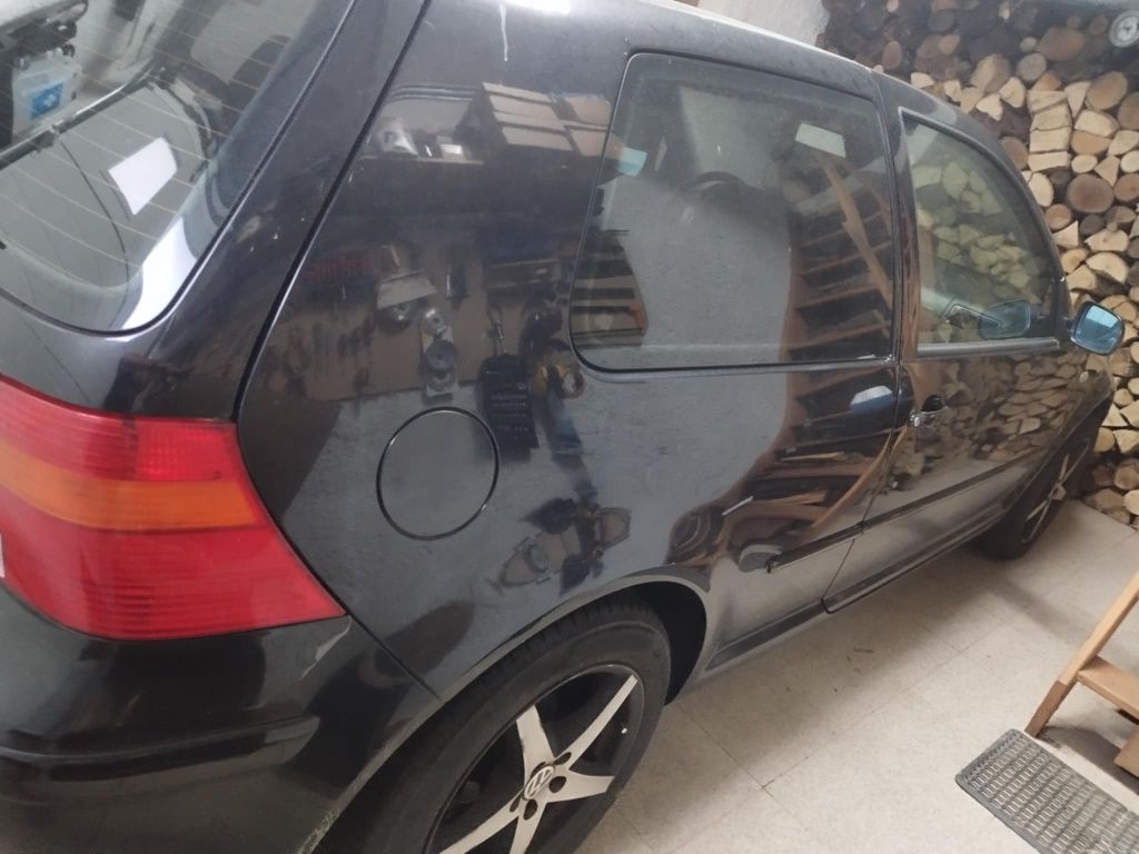 Volkswagen Golf IV 1.9 TDI 115cv – Desportivo e Fiável
