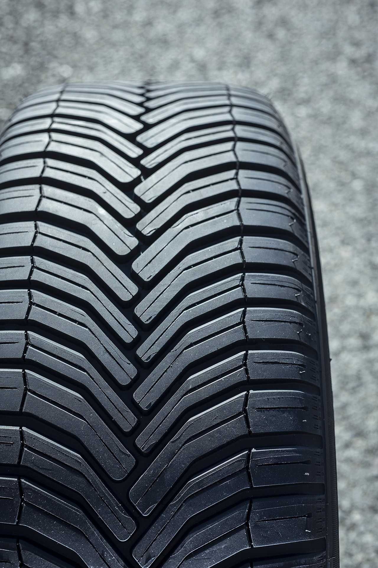 Opony CAŁOROCZNE 2 szt 235/40 R 18 95Y Michelin CrossClimate 2