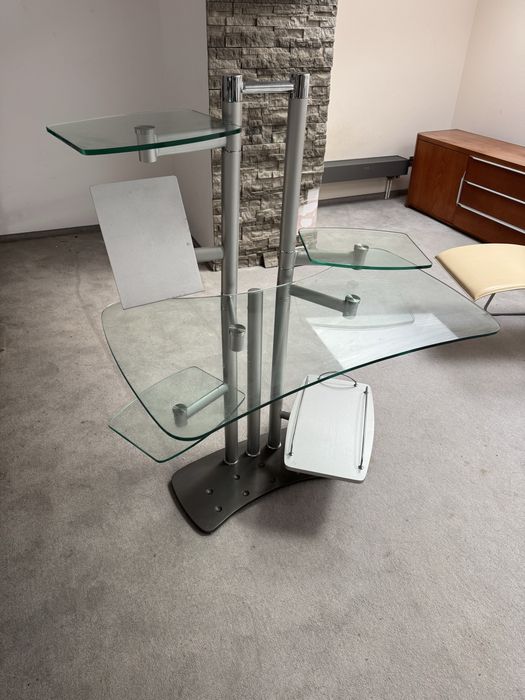 Biurko komputerowe, szklany stolik