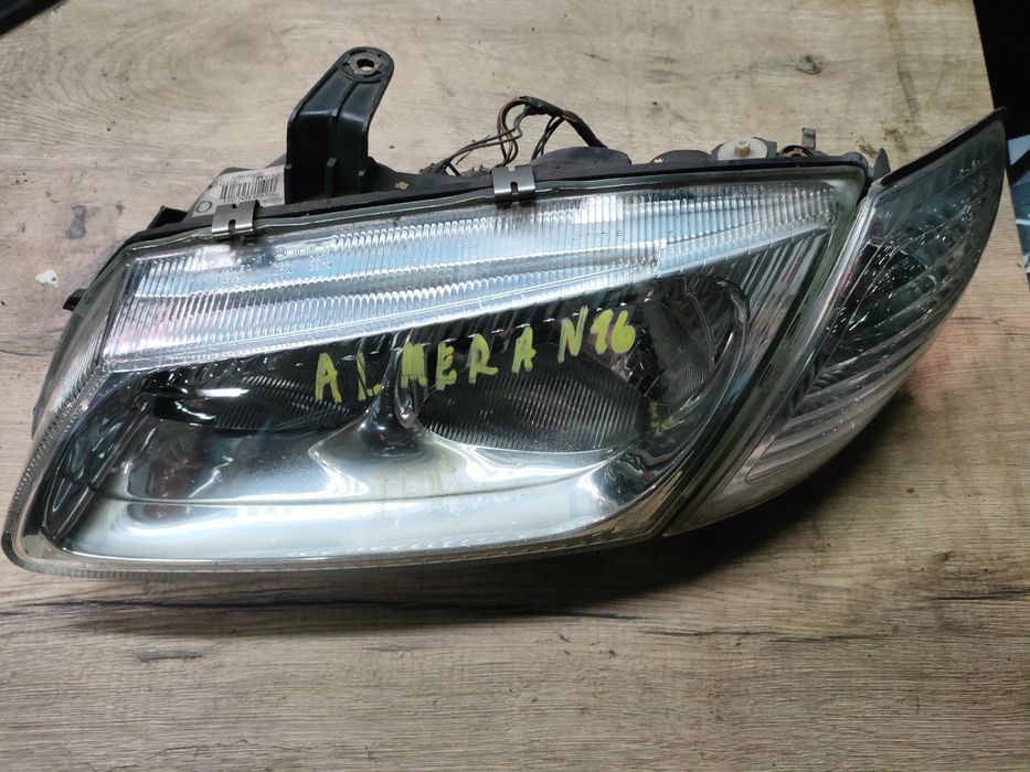 Nissan Almera N16 reflektor lampa lewy przód