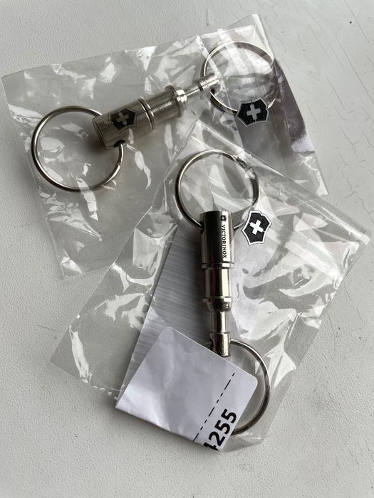 Брелок -карабінчик для ключів-мультитулів. Новий
