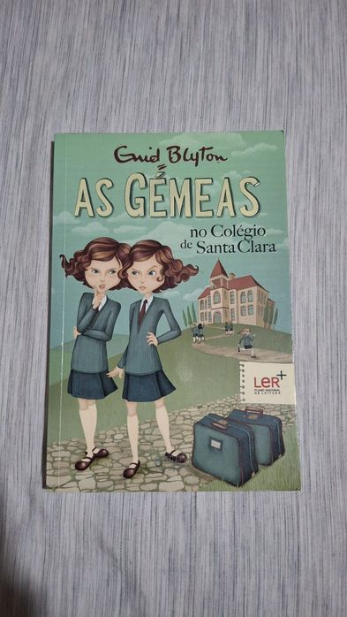 As gémeas no colégio de Santa Clara