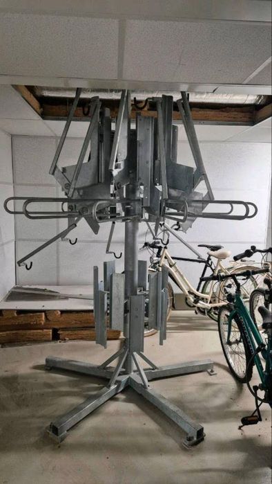 Stojak obrotowy na 12 rowerów
