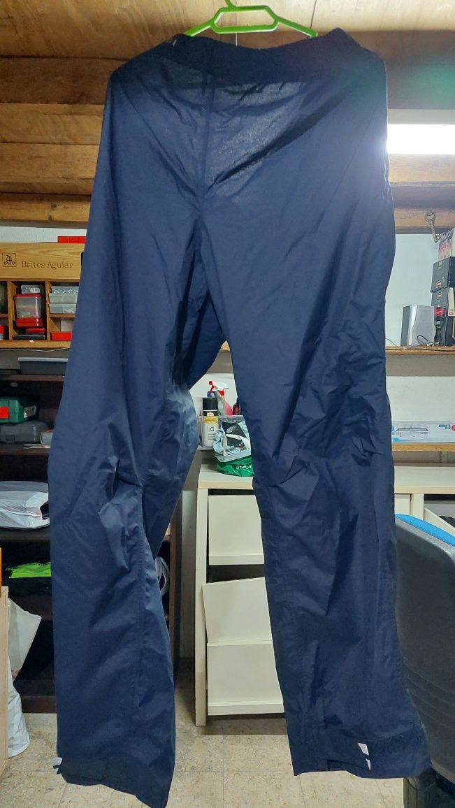 Mala magnética, luvas, calças e casaco chuva