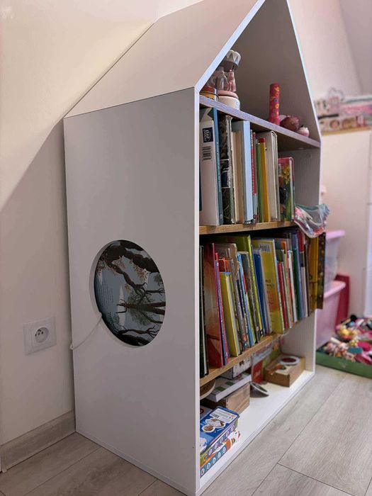 Regał drewniany domek Nomi Bellamy