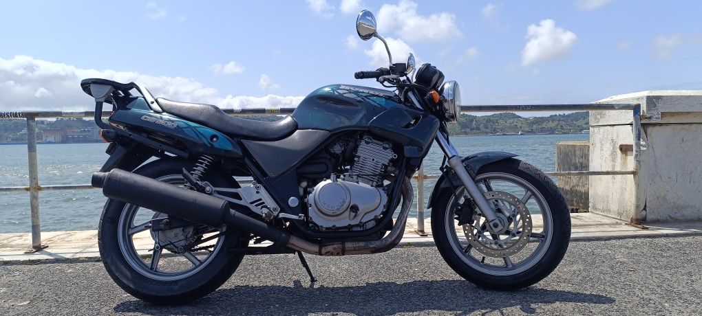 Honda CB500 impecável