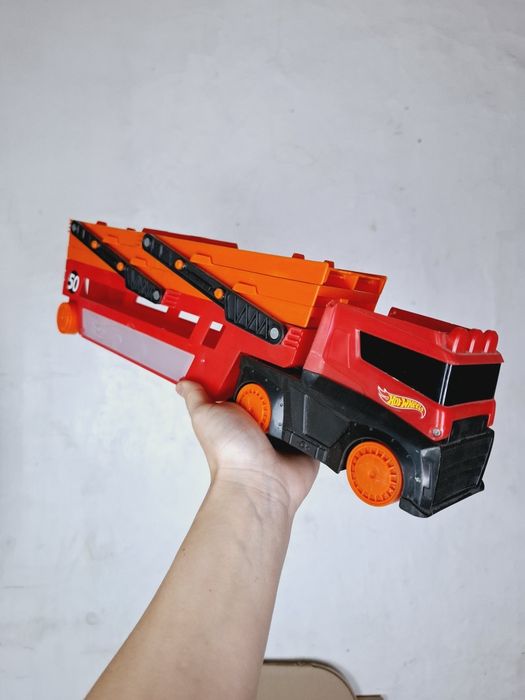 Машинка фура трейлер транспортировщик Хотвилс Hot Wheels Action