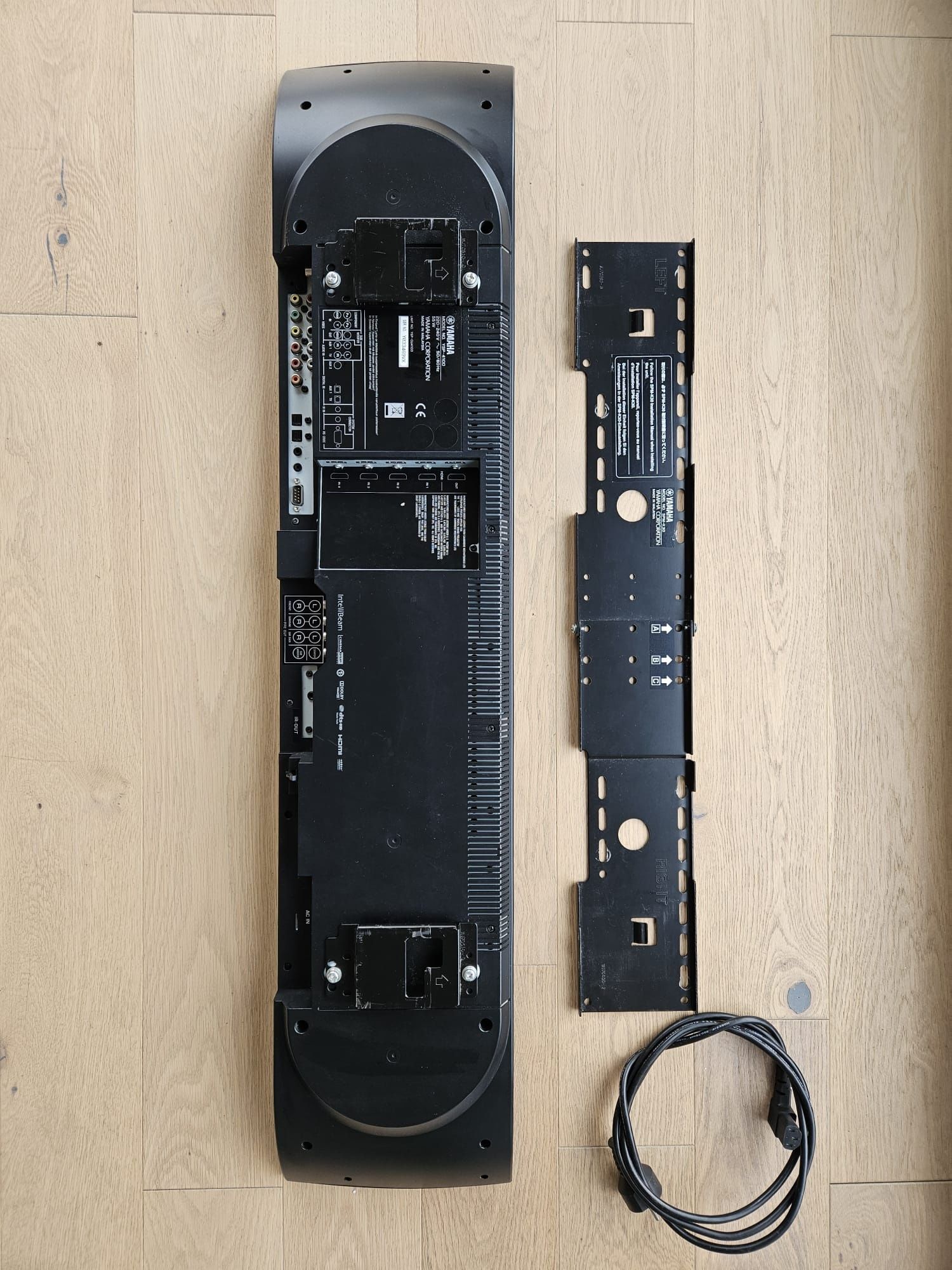 YAMAHA YSP-4100 Cyfrowy projektor + Uchwyt ścienny Yamaha
SPM-K30