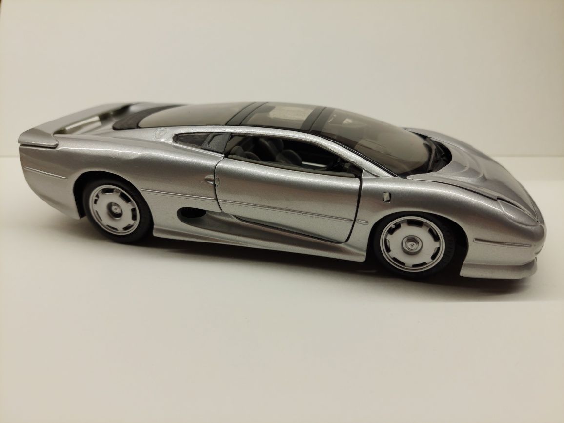 Model auta Jaguar XJ220   1,24