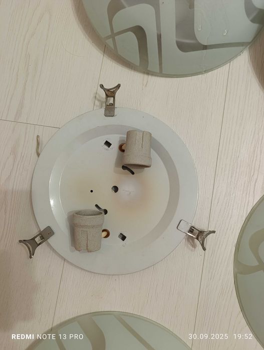 люстра плафон   4 шт,ніяких тріщин,сколів,подряпин,як нові