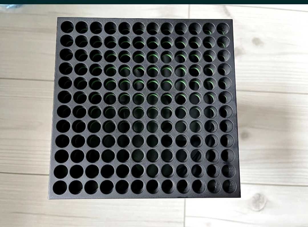X-Box Series X + prawie nowy Pad biały .