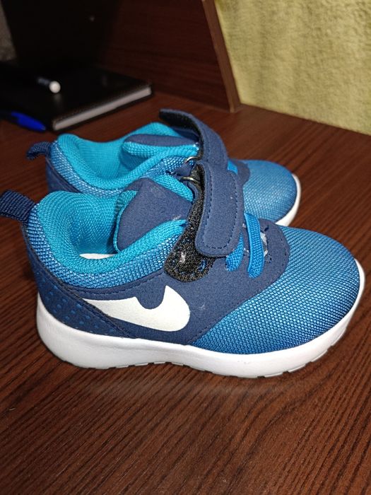 Продам дитячі кросівки