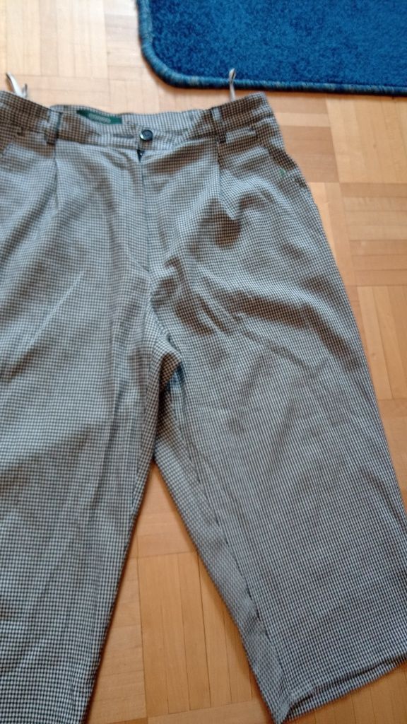 Spodnie damskie 3/4 z wzorem kratki  pepitki