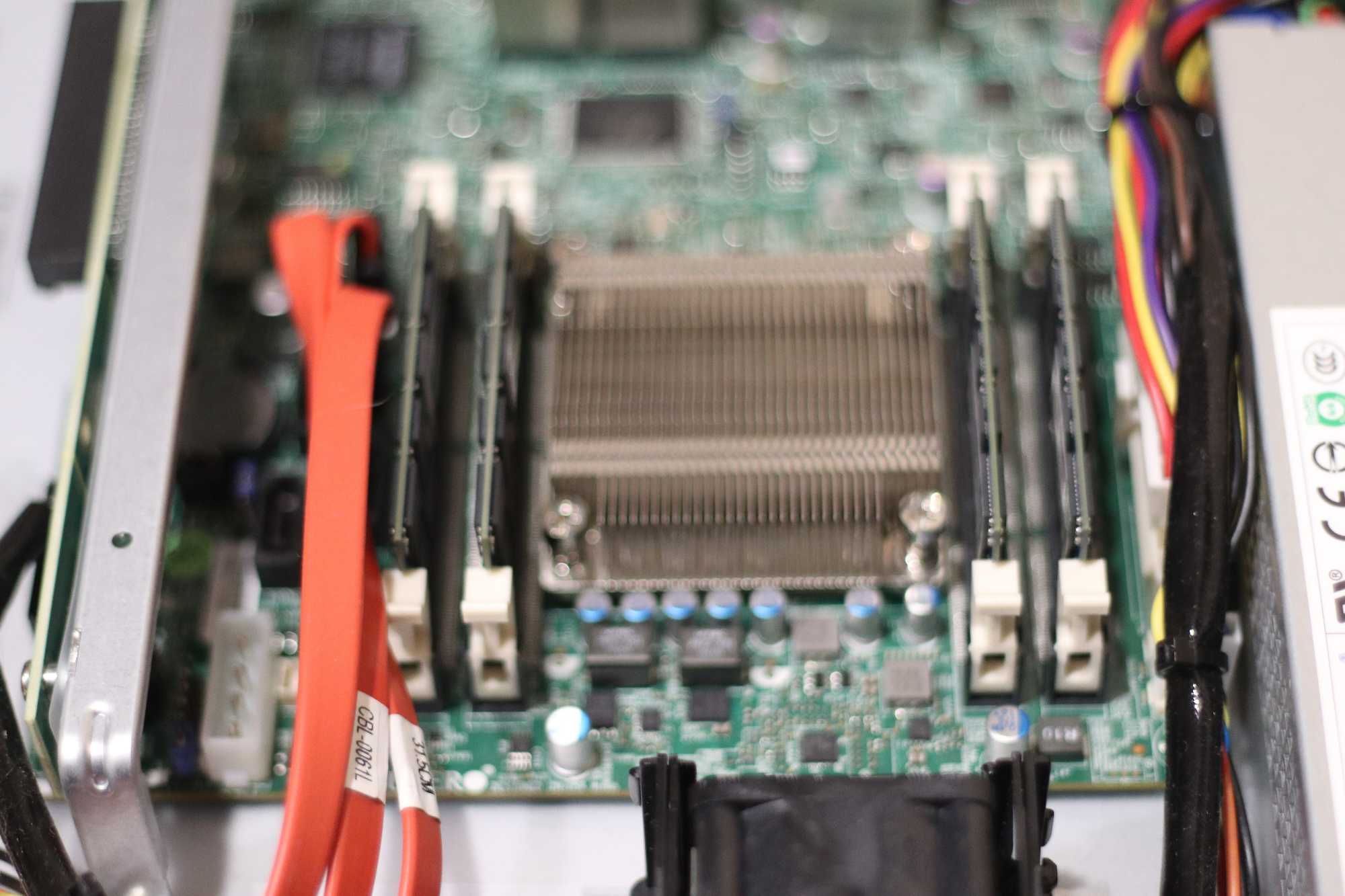 Servidor Supermicro A1SRI-2758F
