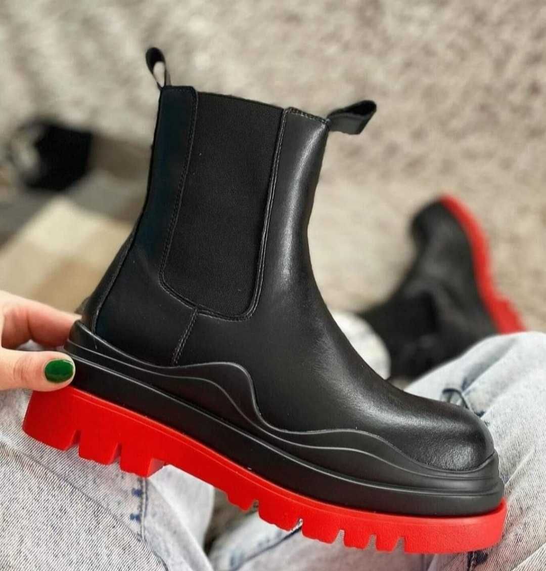 Жіночі демісезонні черевики шкіра нові чорні з червоним 37 розмір 24см