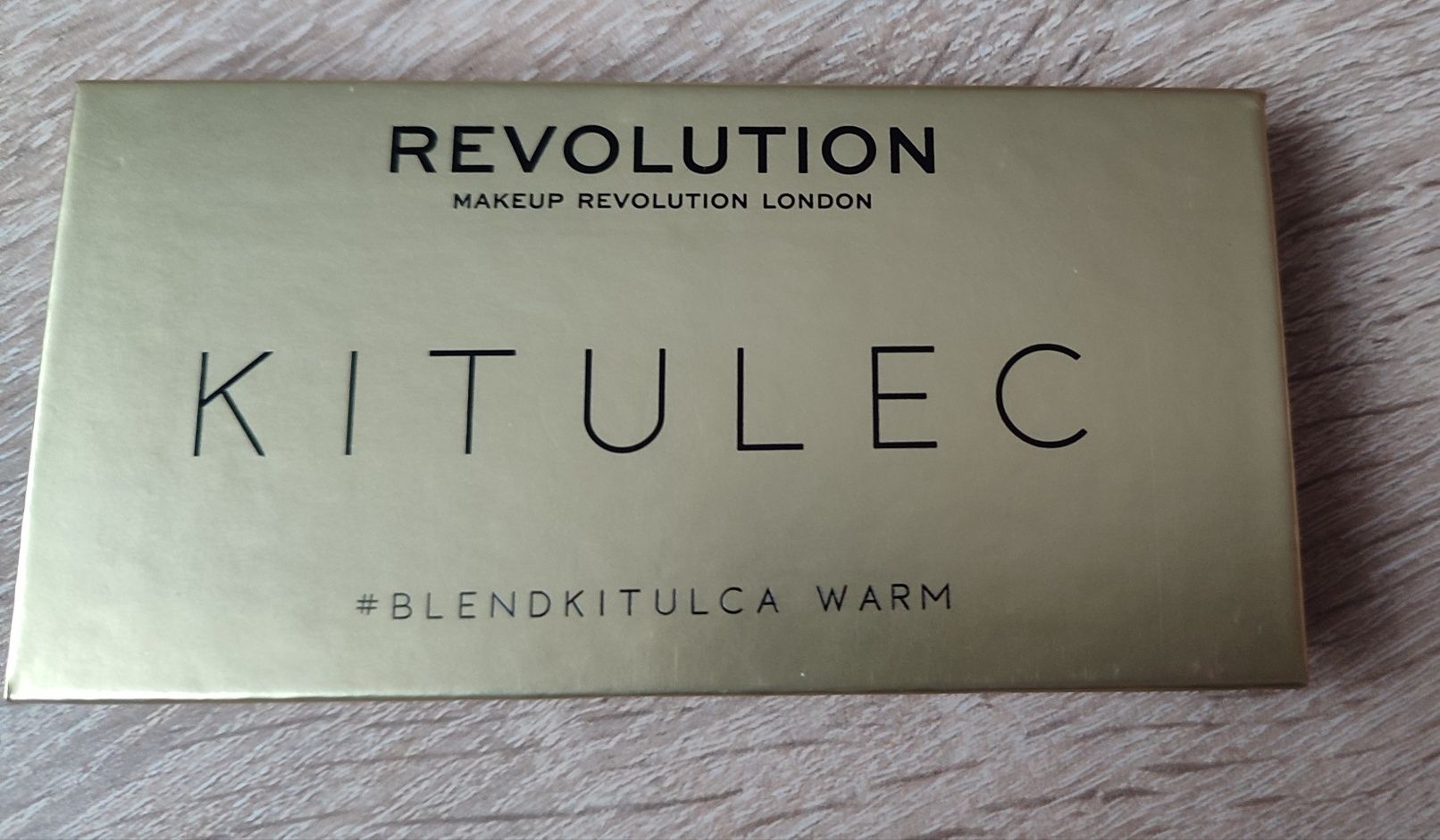 Paleta cieni Kitulec z Makeup Revolution