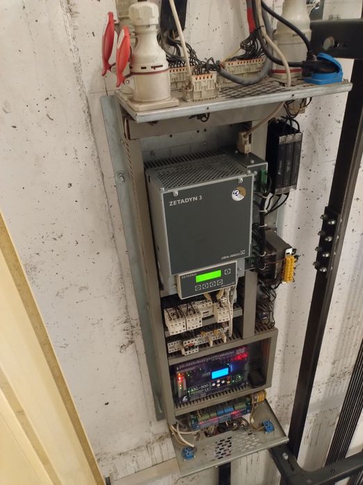 Naprawa elektroniki i automatyki przemysłowej.