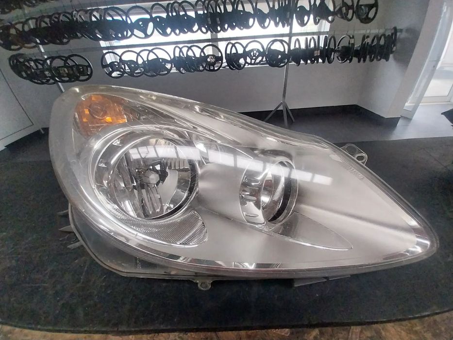 Farol frente direito Opel Corsa D Ref: GM13186382