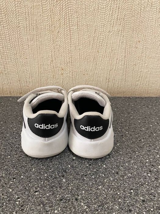 Дитячі кросівки adidas