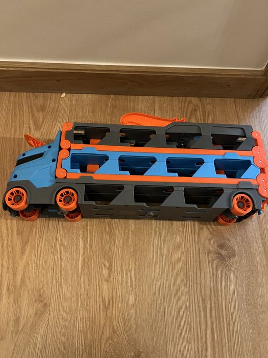 Camiao hot wheels