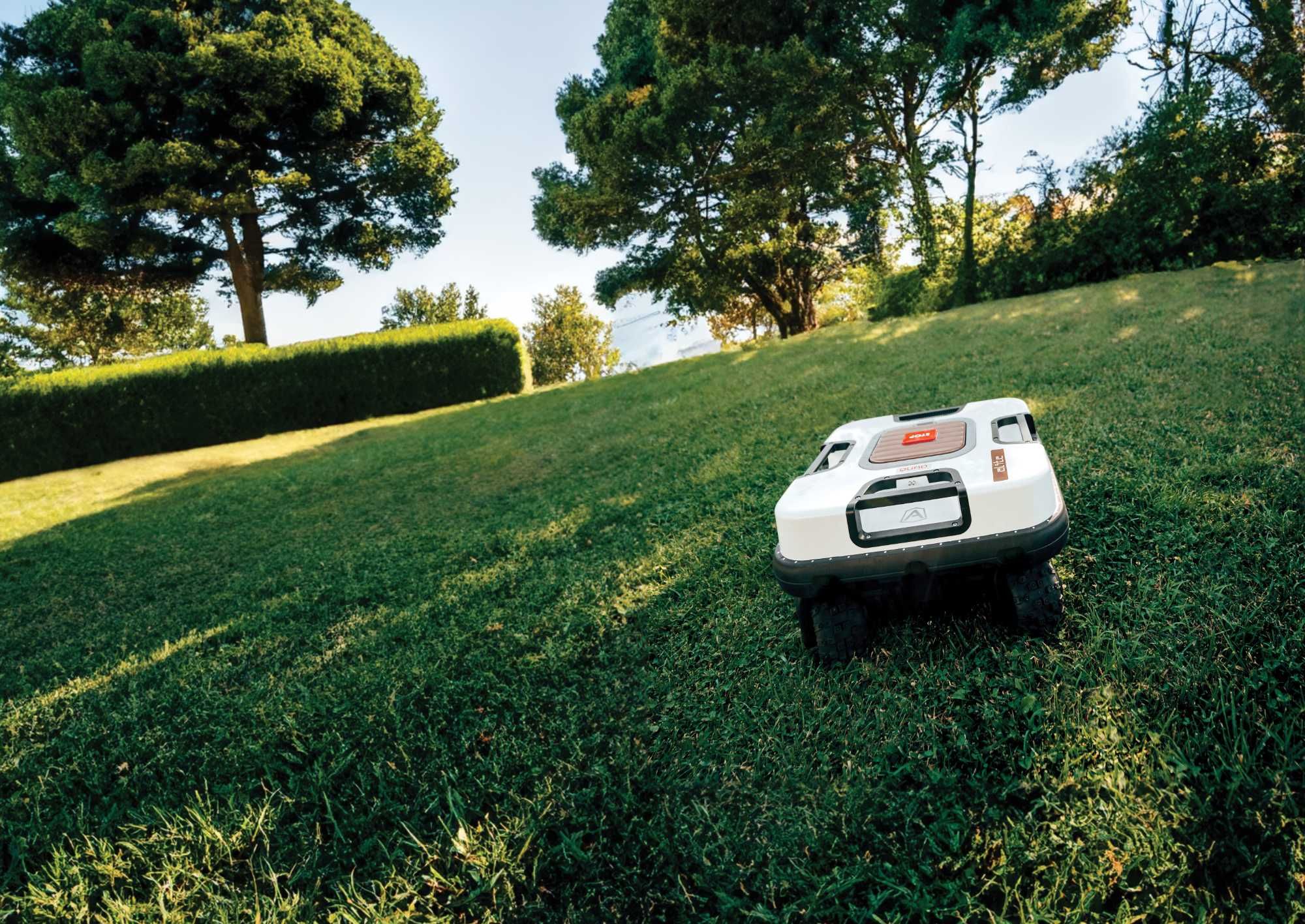 Kosiarka Automatyczna Ambrogio QUAD 4x4  do 3500m2 robot koszący