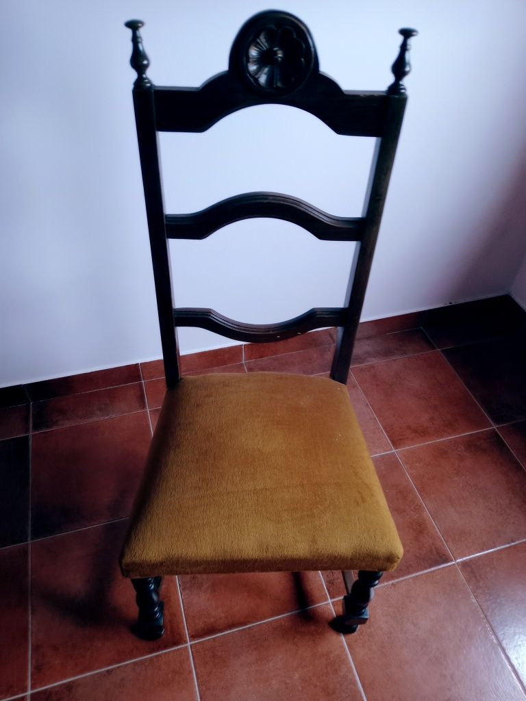Cadeira Clássica - excelente estado - desocupar