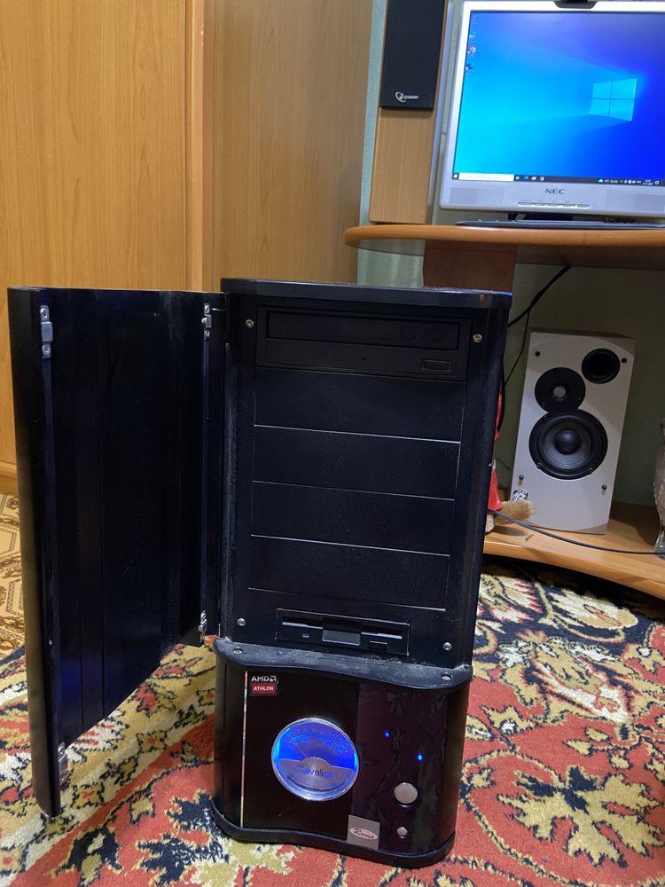 Компьютер в полном комплекте (Корпус, мониторы, колонки, и т.д.)