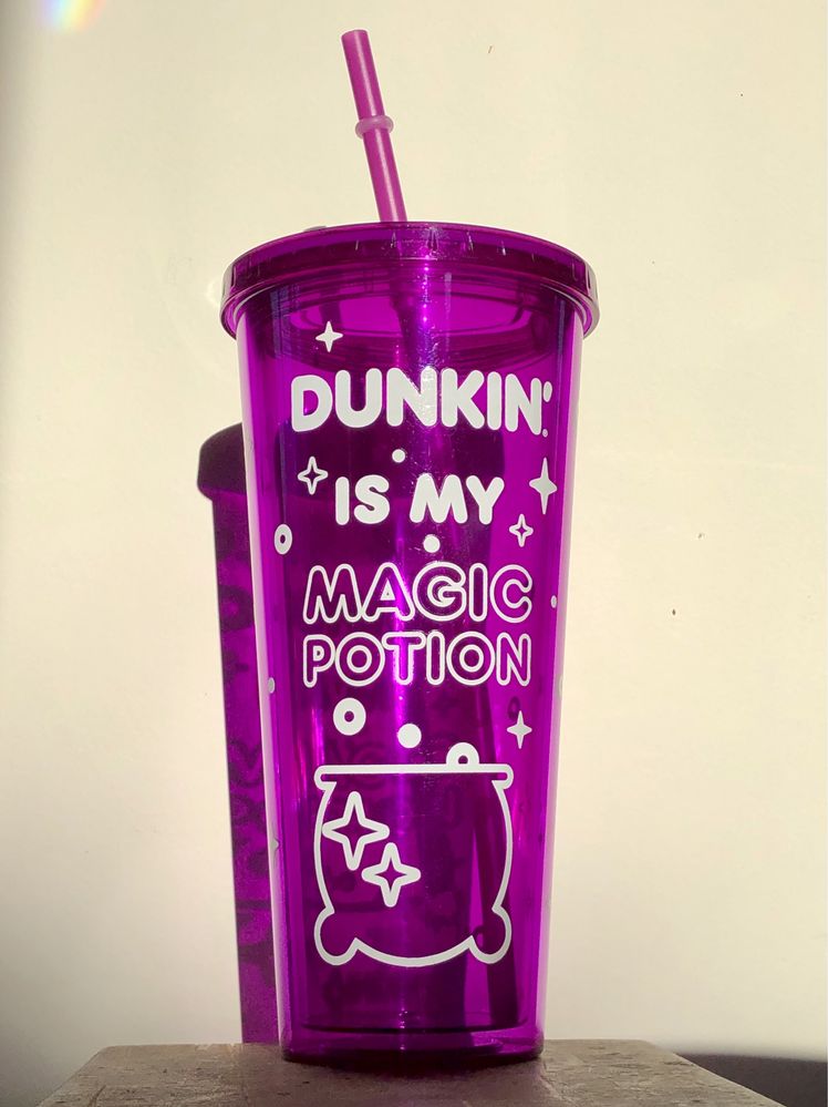 Świecący termo kubek z USA DUNKIN is My Magic Potion 2024 glow 650 ml