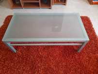 Mesa com tampo de vidro fusco
