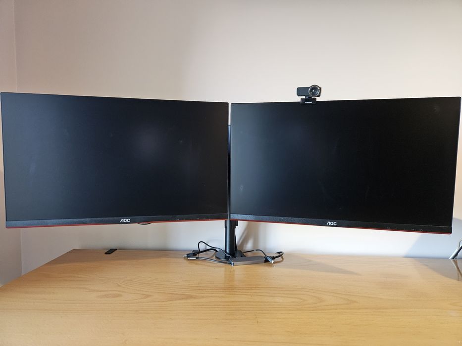 2 monitores AOC 24G2U