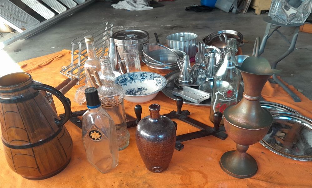 Louças e outros Utensílios de cozinha usados . Garrafas. E muito mais