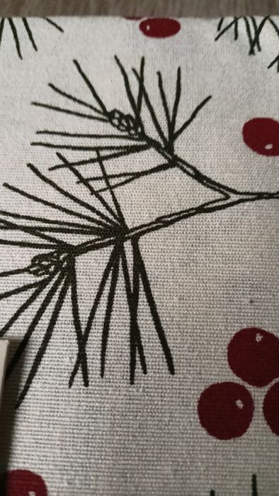 Obrus   beżowy świąteczny 138x200 cm Smukke