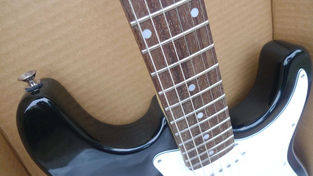 Gitara elektryczna SIOUX Vintage nowa Made in Indonesia + pokrowiec
