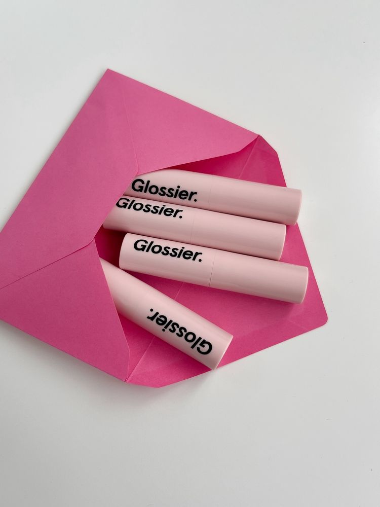 Помада glossier ultralip відтінок villa, нова, оригінал