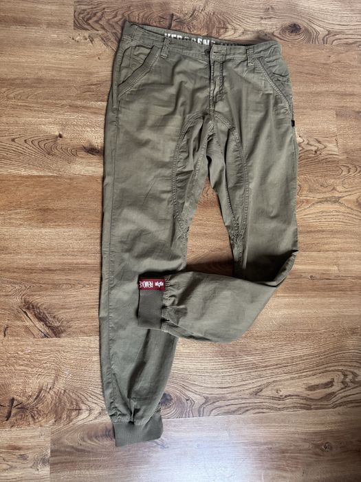 Alpha Industries spodnie jogery 32