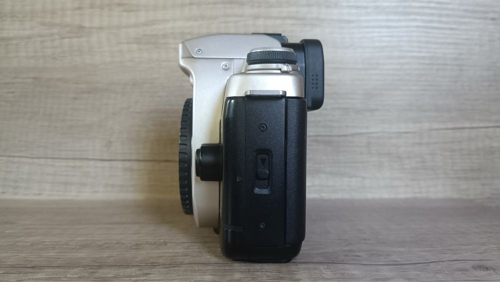 Canon EOS Elan IIE. Плівкова камера