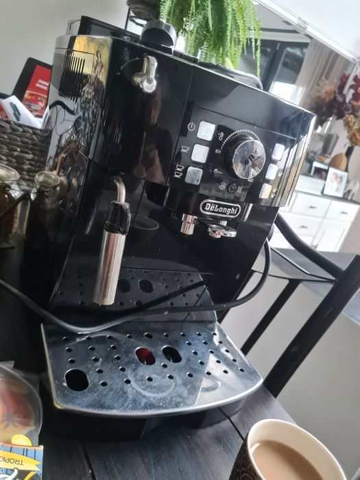 Delonghi magnifica s ekspres do kawy