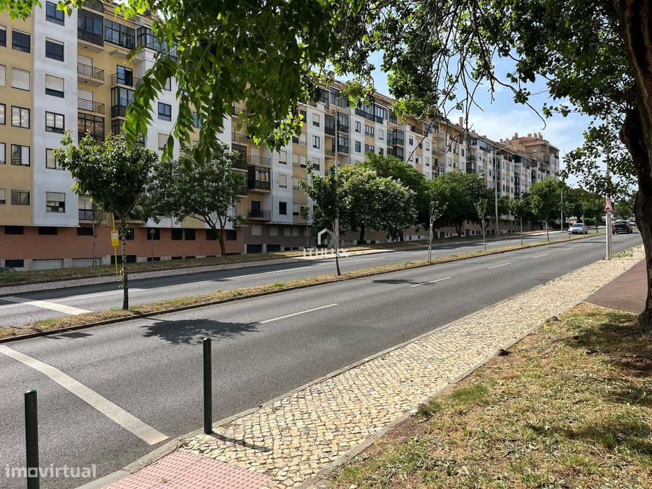 ATENÇÃO INVESTIDORES - Conjunto de 8 garagens independentes