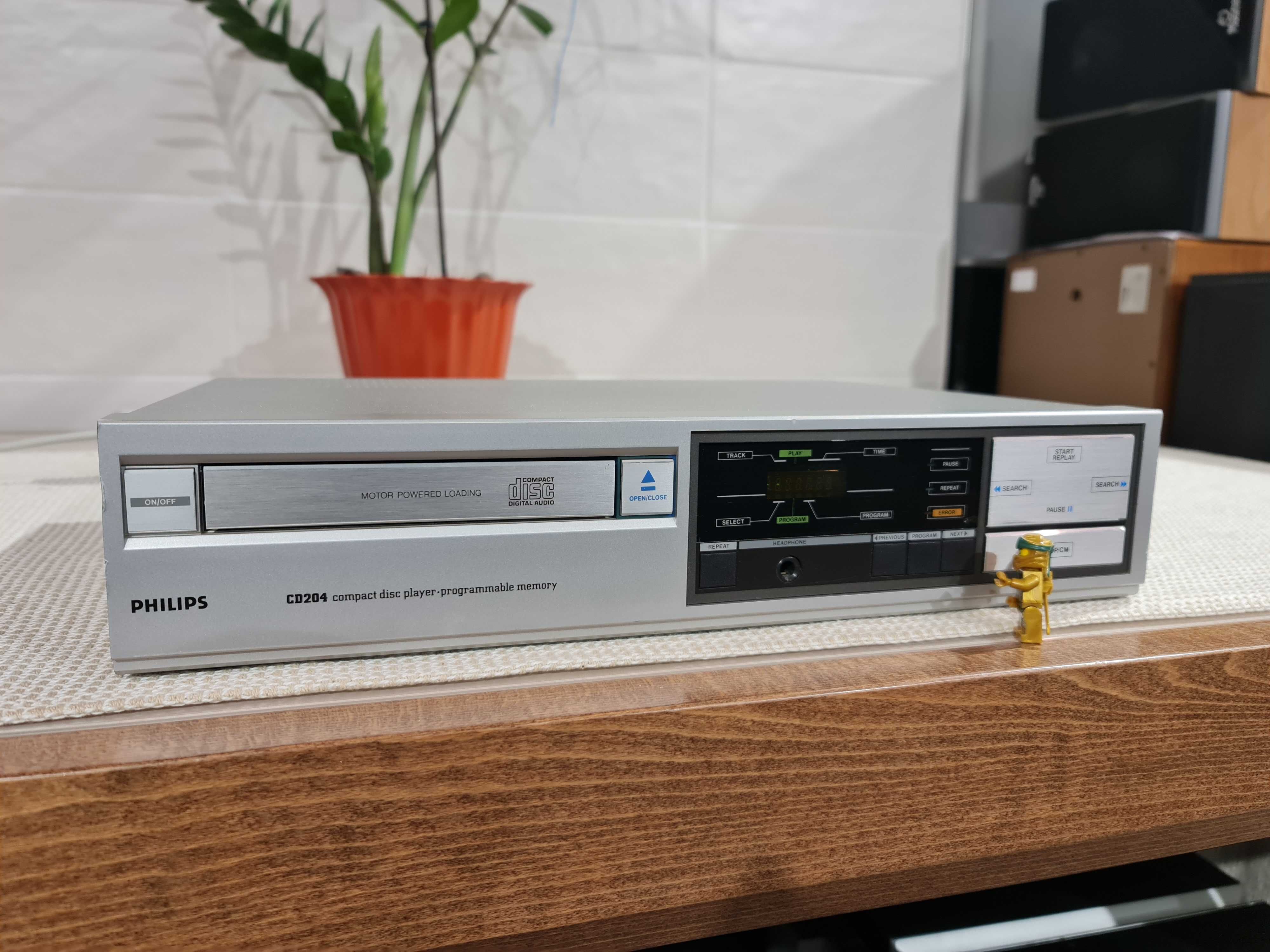 Програвач Philips CD 204  сд плеєр / CD-програвач