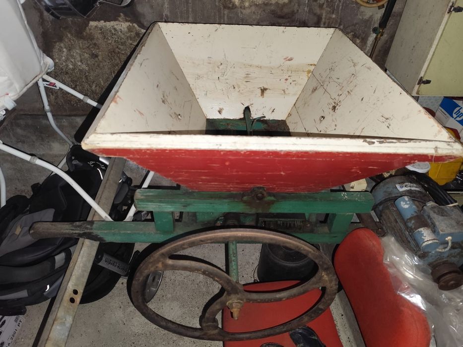 Vendo ralador de uvas elétrico