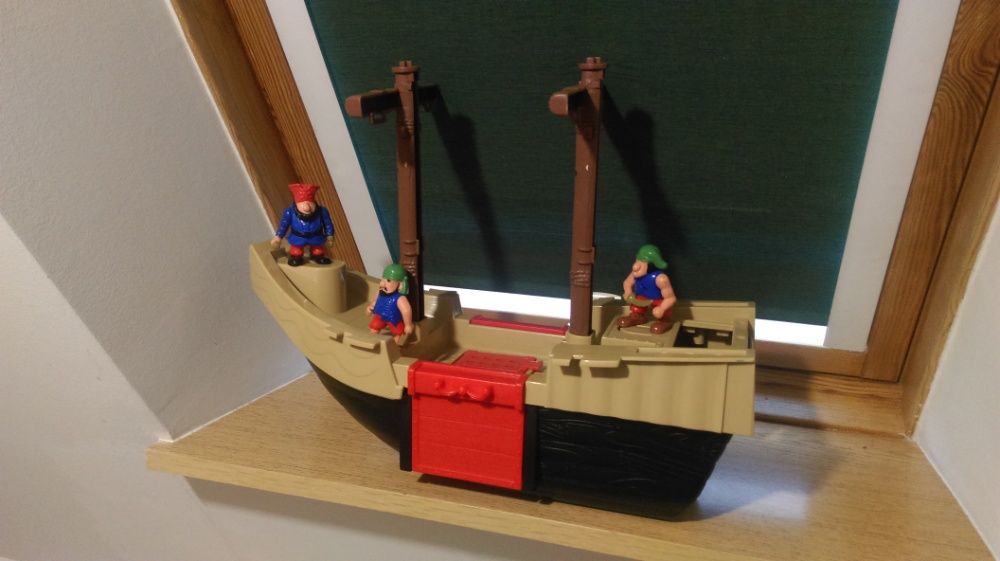 Замечательный пиратский корабль шхуна.Фигурки пиратов в подарок.