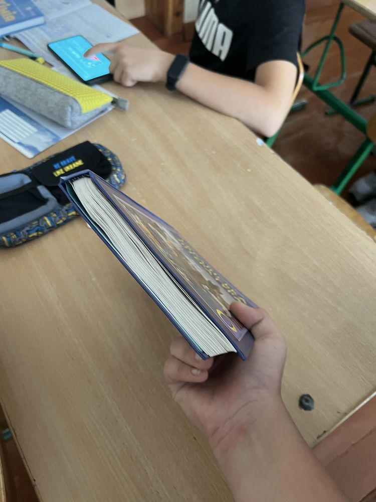 Книжка укр.літ 6 клас олеся калинич