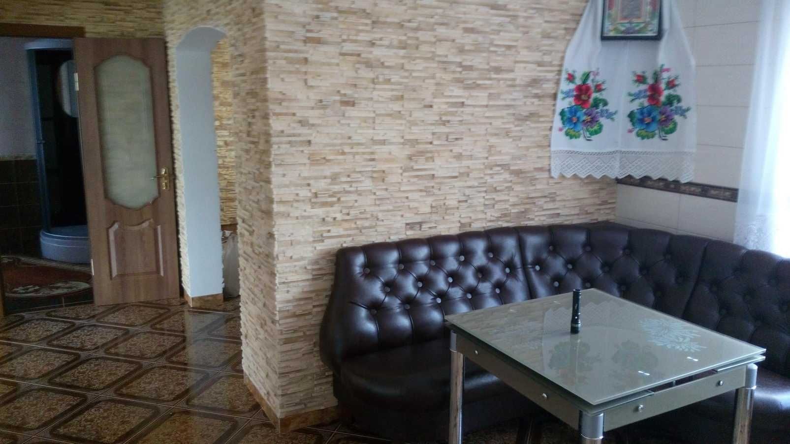 Продам новий сучасний будинок з усіма зручностями.