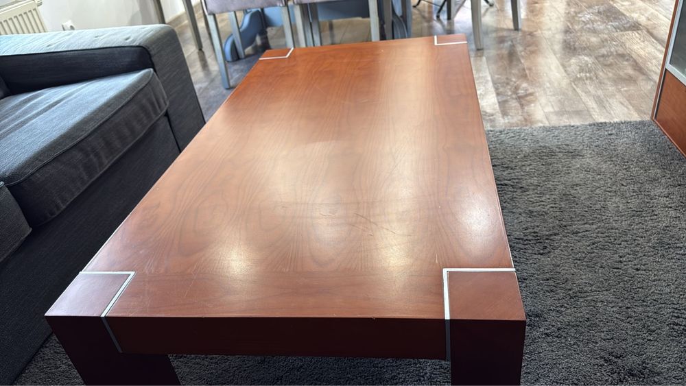 Zestaw mebli drewnianych