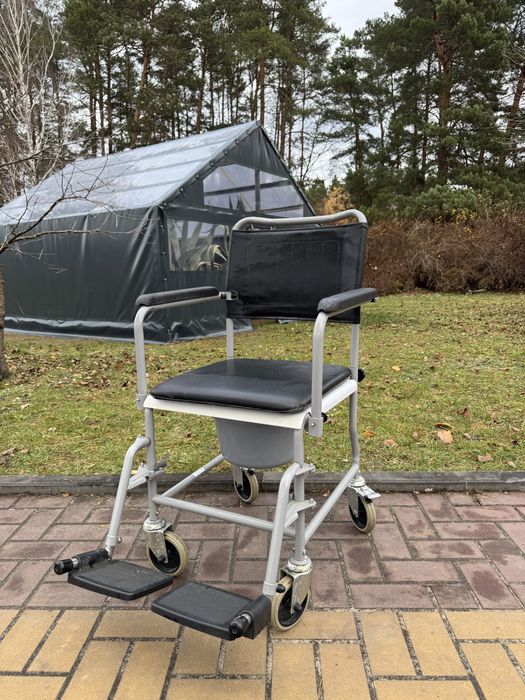 Німеччина! Крісло-каталка з санітарним обладнанням крісло туалет